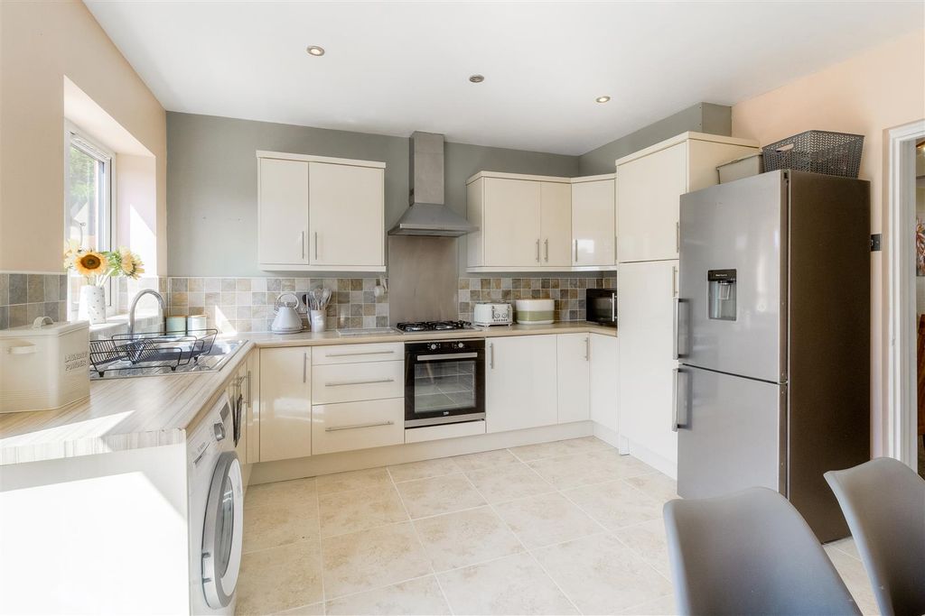 Property photo 3 of 15 Kitchen/Breakfast Room