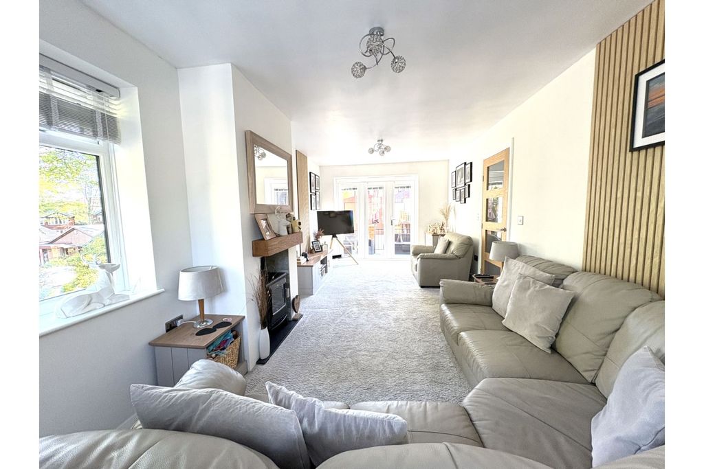 Property photo 2 of 25