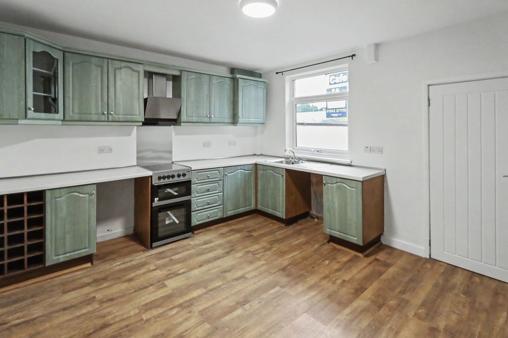 Property photo 2 of 24