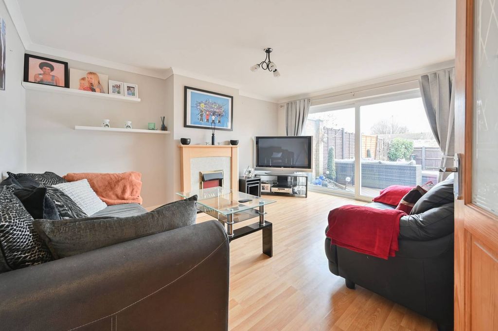 Property photo 2 of 19