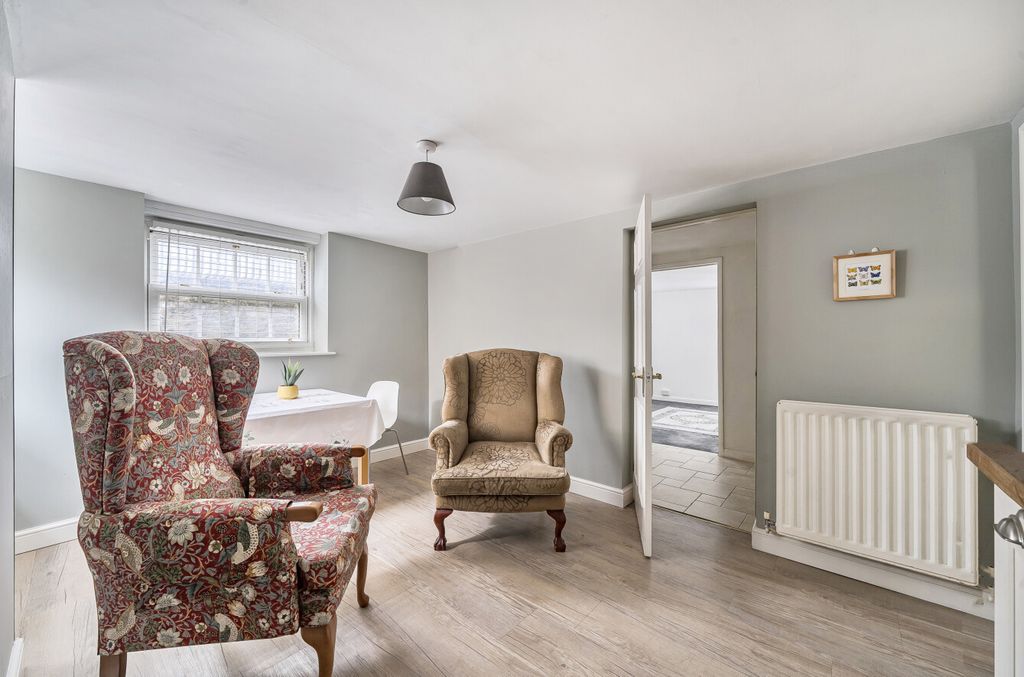 Property photo 2 of 15 1386999-7-6931A70...