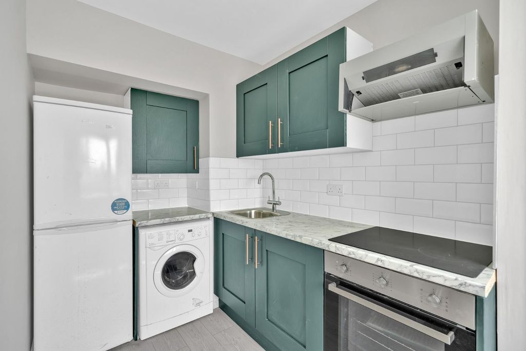 Property photo 3 of 16 Kitchen