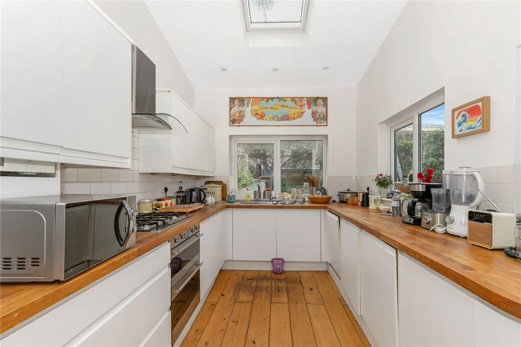 Property photo 2 of 17 Picture No. 23