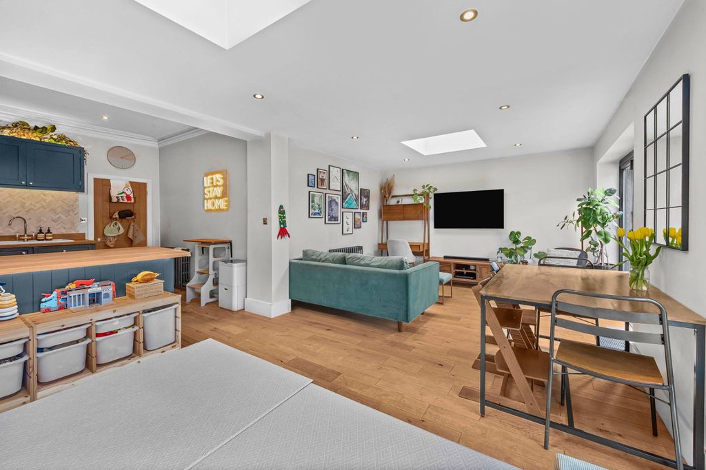 Property photo 2 of 12