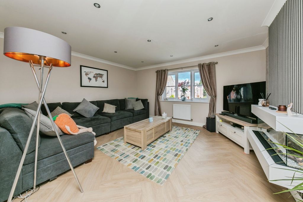 Property photo 2 of 20 Pbox-Img.Jpg