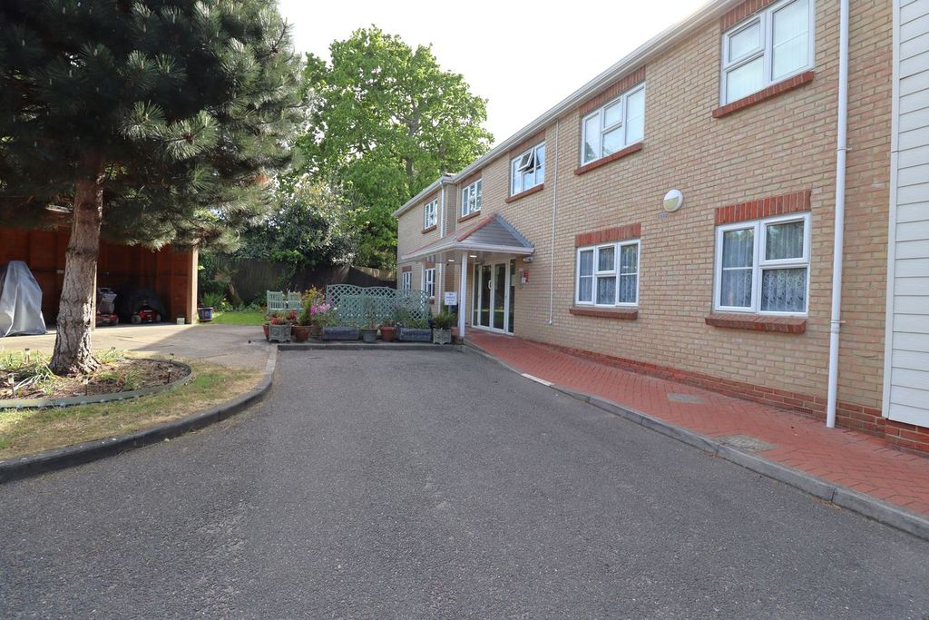 Property photo 1 of 17