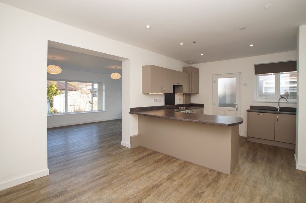Property photo 2 of 18 Dining Kitchen