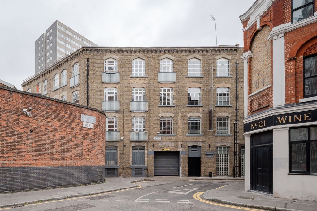 Property photo 2 of 20 344191 - Dingley Place, London Ec1V - High Res-03880.Jpg
