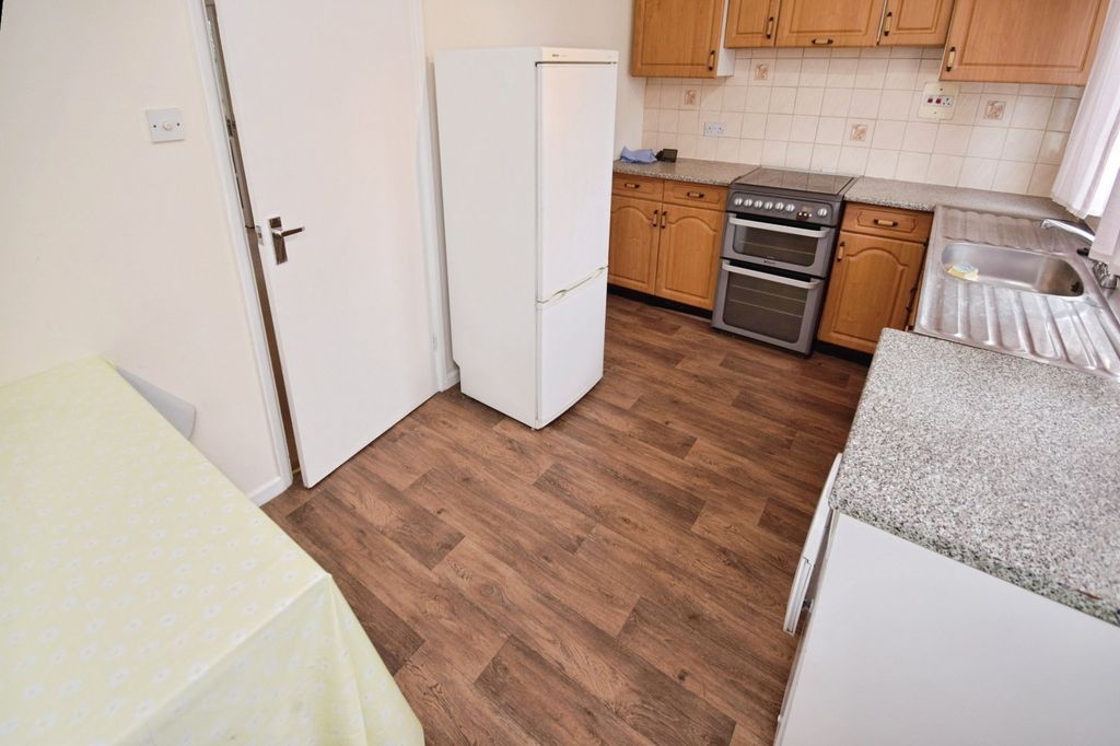 Property photo 2 of 17 Kitchen