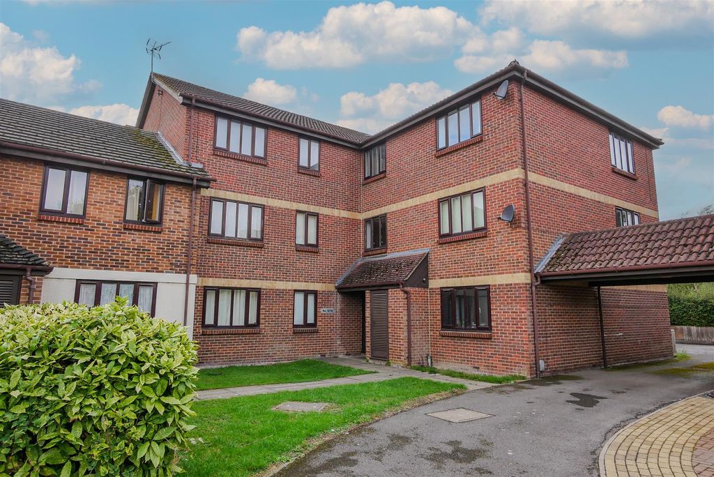 Property photo 1 of 6 Approach