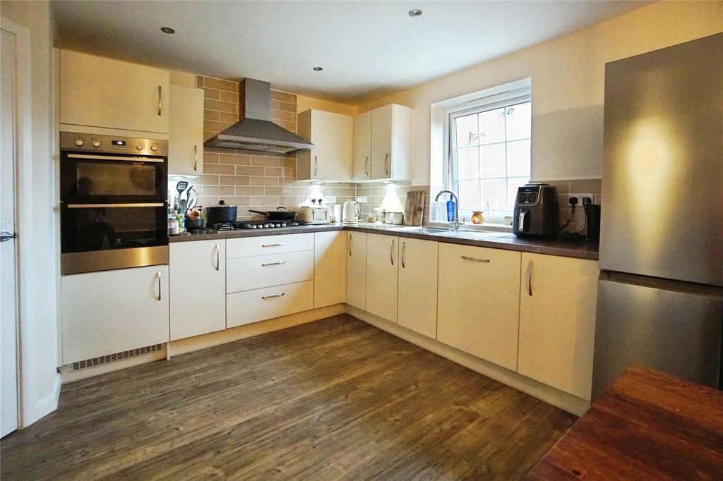 Property photo 3 of 16 Picture 3