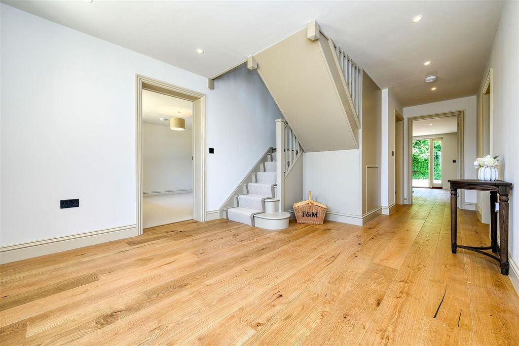 Property photo 2 of 23 Leewood - Internal (26 Of 40).Jpg