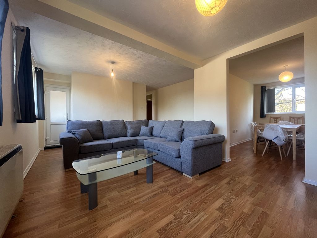 Property photo 2 of 11 Lounge