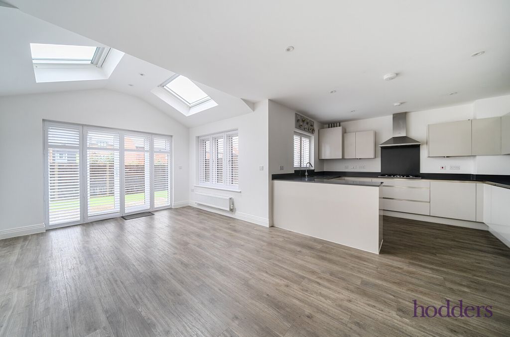 Property photo 2 of 25 6c2E5B90-9659-4ba...