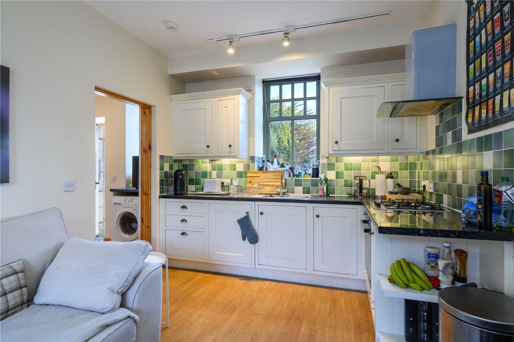 Property photo 3 of 11 Kitchen