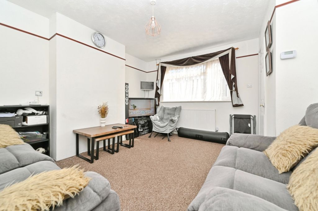 Property photo 3 of 11 Photo