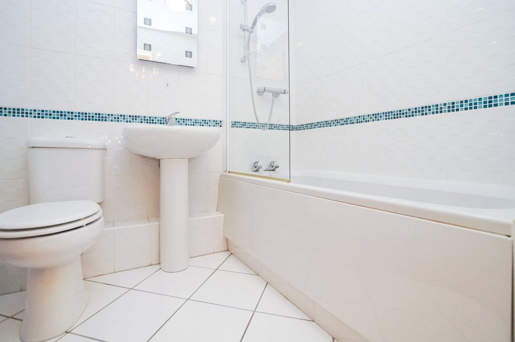Property photo 3 of 14 Bathroom