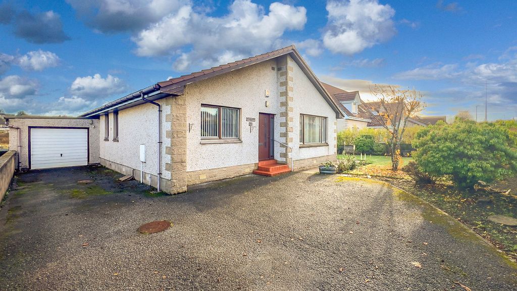 Property photo 2 of 28