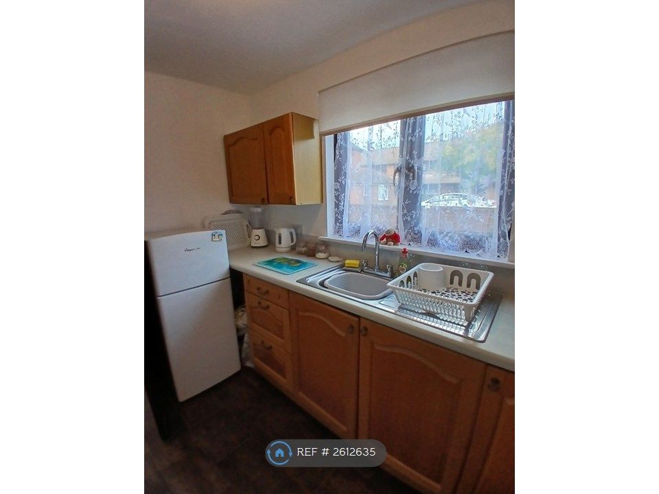 Property photo 3 of 8 Kitchen