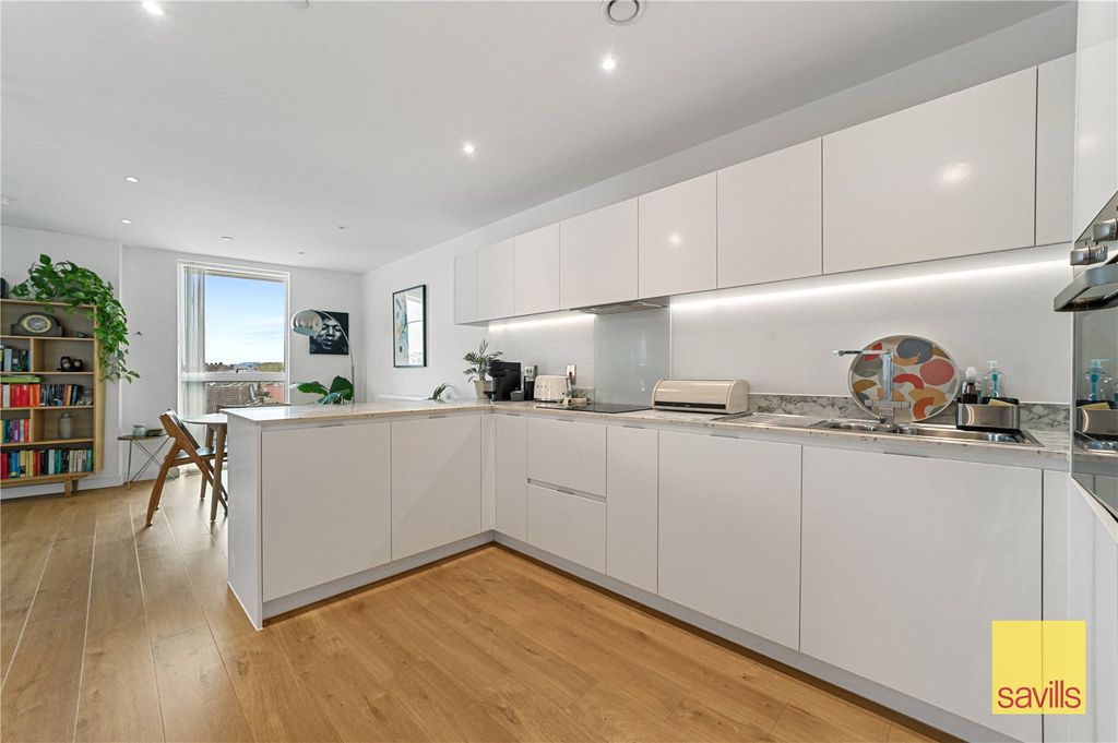 Property photo 3 of 18 Kitchen