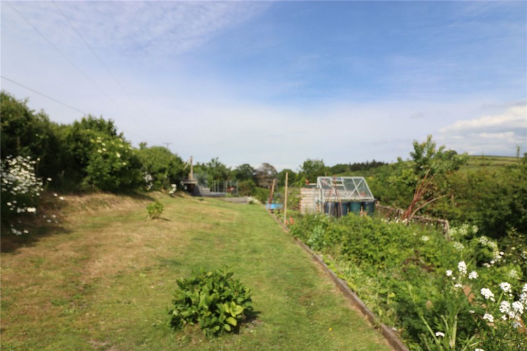 Property photo 3 of 40 Picture No. 28