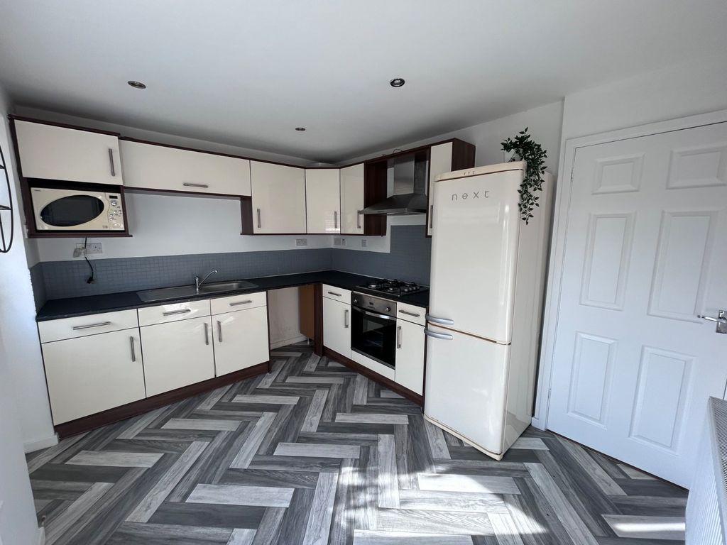 Property photo 2 of 19 Kitchen