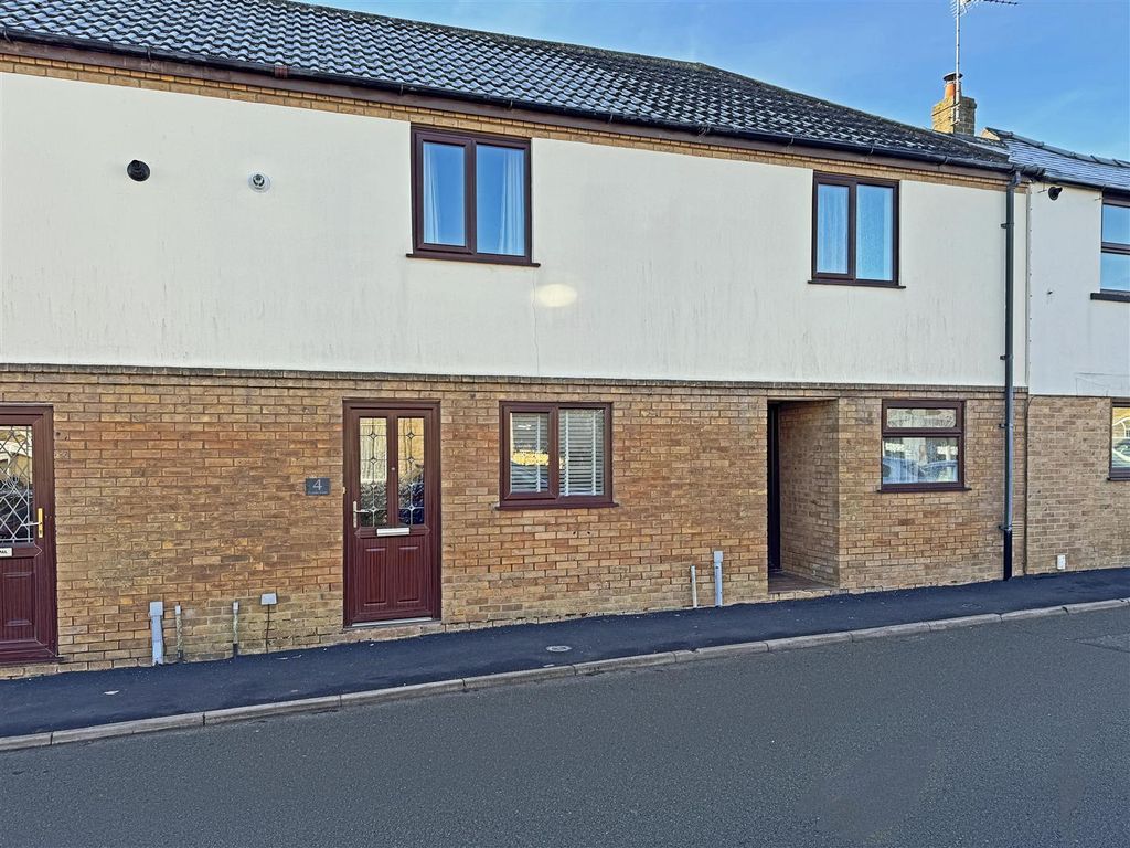 Property photo 1 of 10 Foundry Court, Stamford
