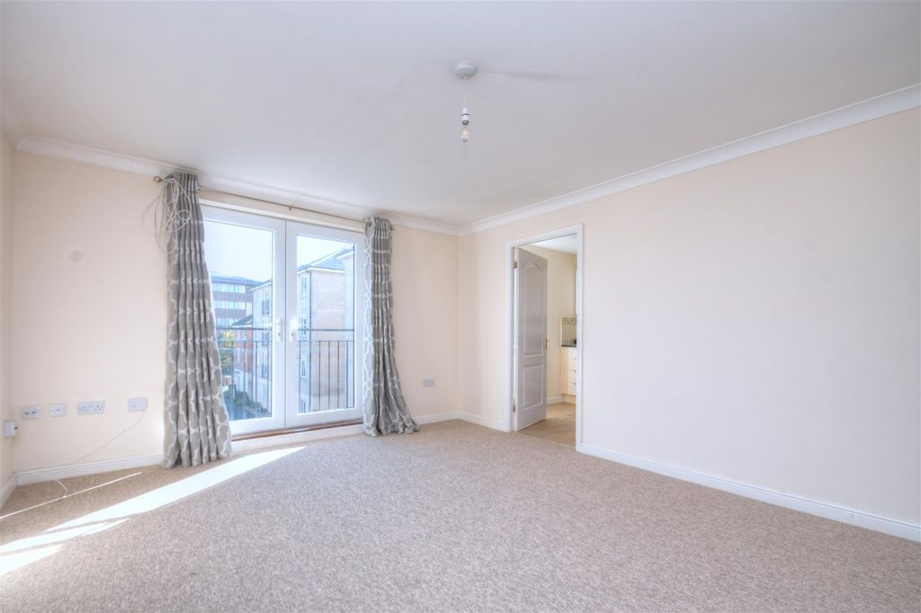 Property photo 2 of 6 Lounge.Jpg