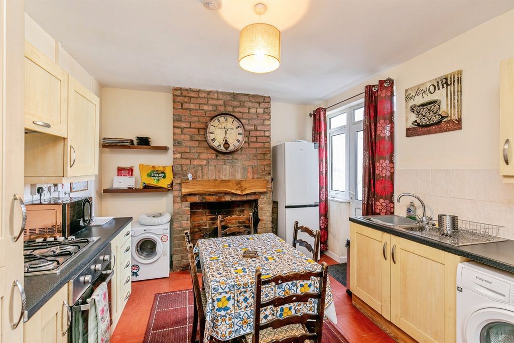 Property photo 3 of 11