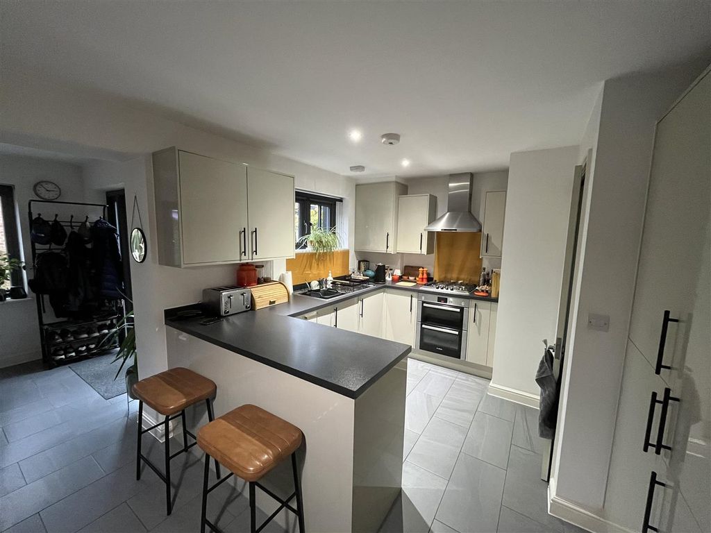 Property photo 3 of 34 Kitchen