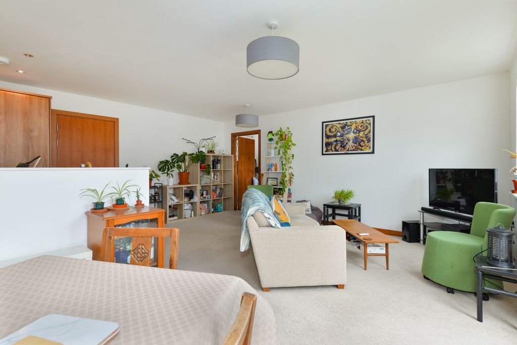 Property photo 3 of 16 4184105