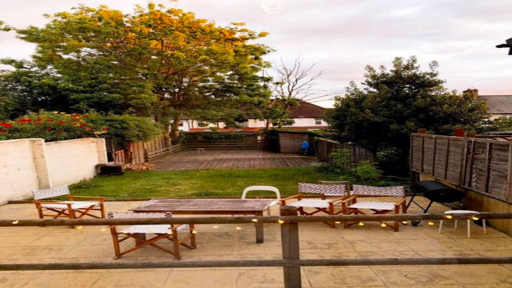 Property photo 1 of 7 Furnished Double Room