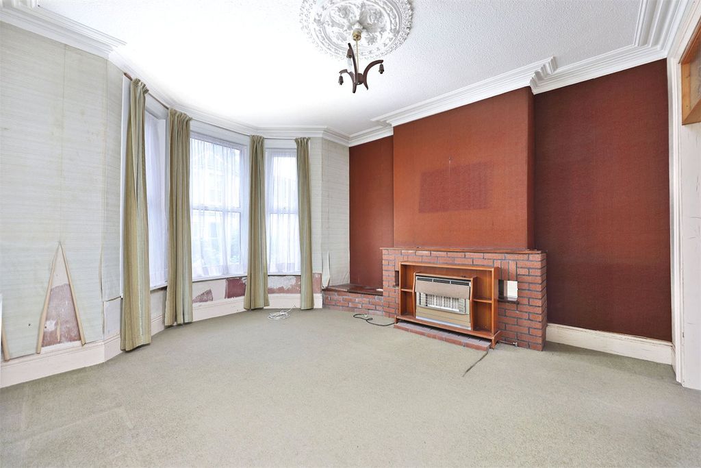 Property photo 2 of 16 Picture No. 13