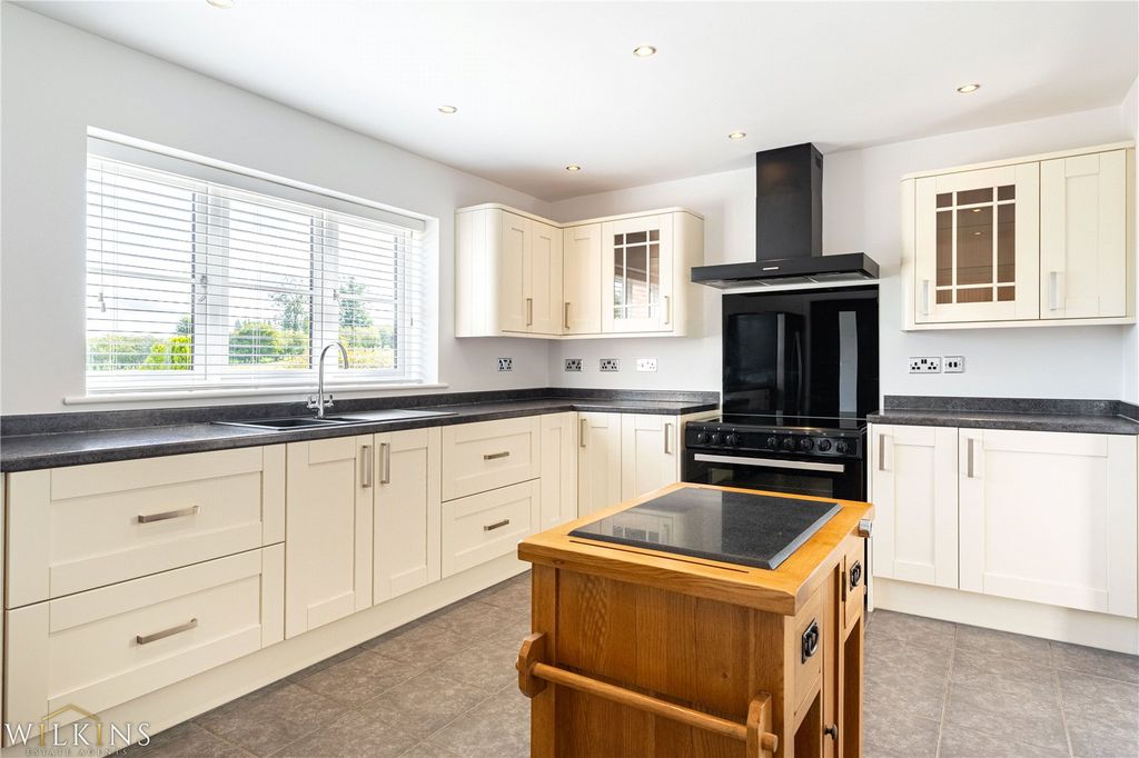 Property photo 2 of 38 Picture No. 49