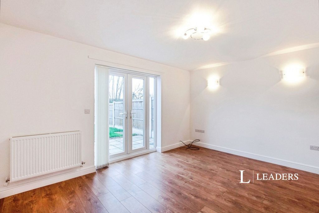 Property photo 3 of 10 Pbox-Img.Jpg
