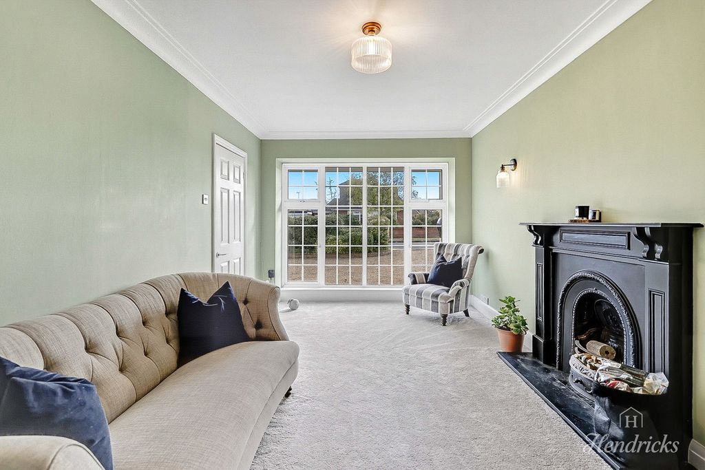 Property photo 3 of 33