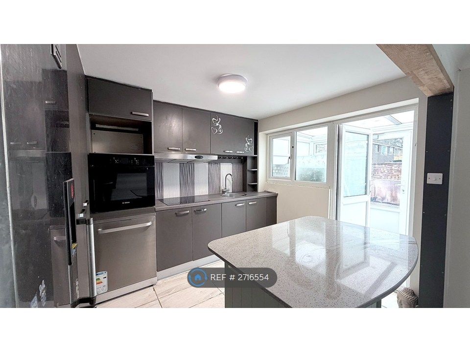 Property photo 3 of 17 Kitchen 2
