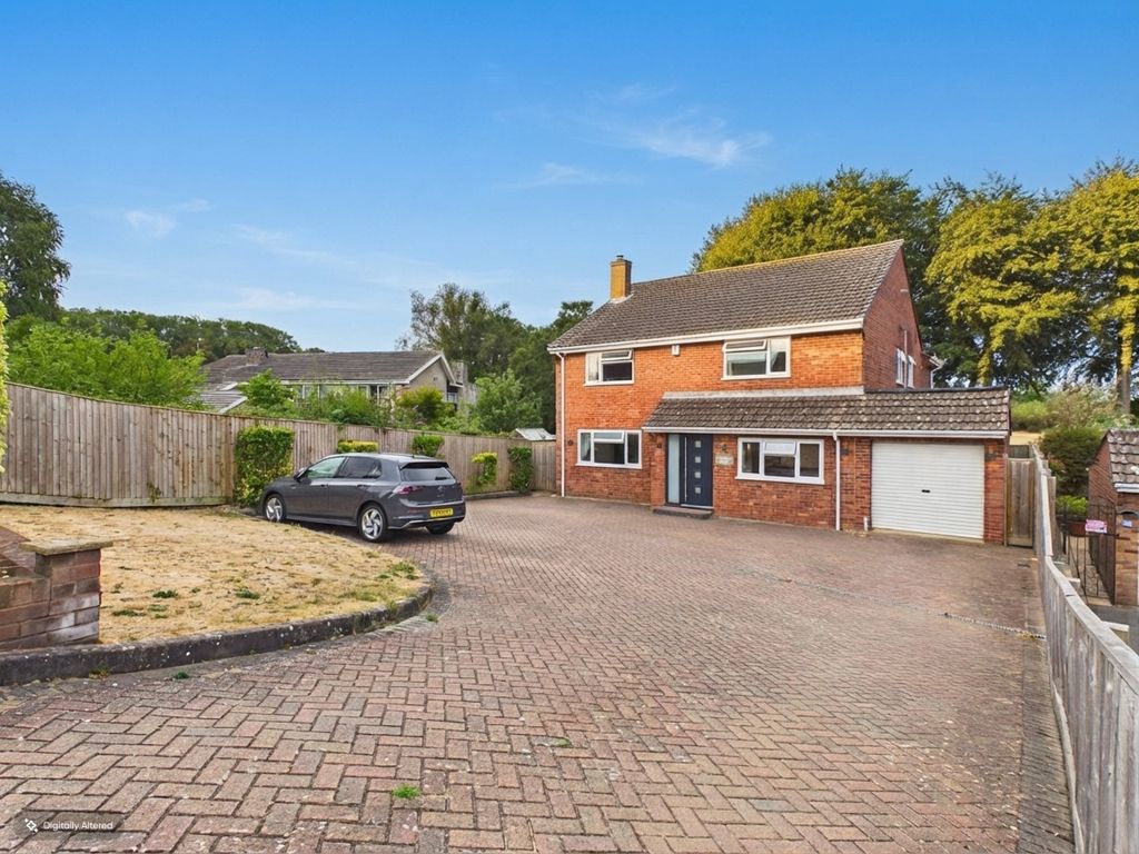 Property photo 1 of 32