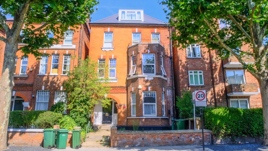 Property photo 1 of 8 Flat 4, 111 Fordwych Road, Kilburn, London, Nw2 3Nj