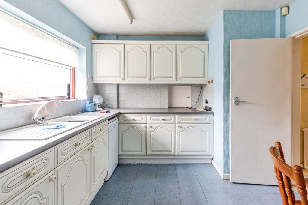 Additional image 7 of 3 bed semi-detached house for saleEastleigh Road, Kettering NN15