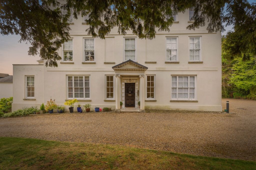 Property photo 1 of 25