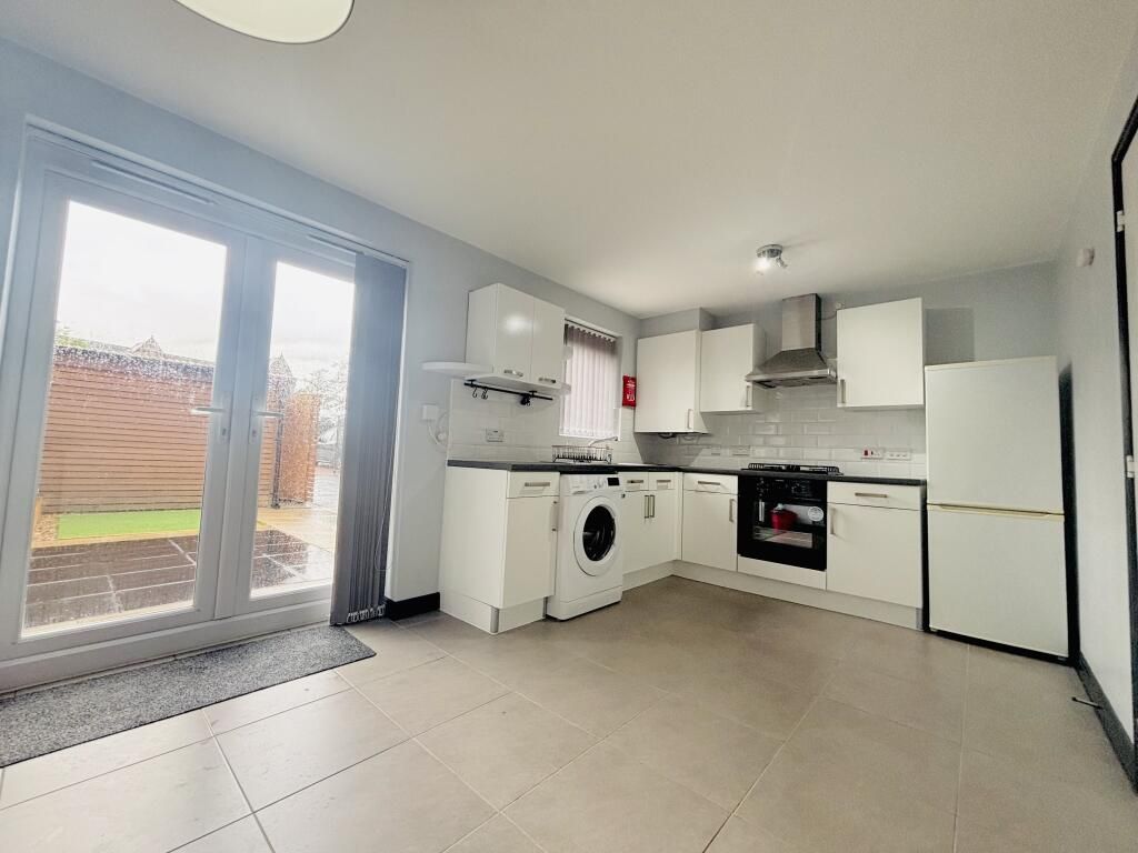 Property photo 1 of 5 3 Bedroom Semi Detached House