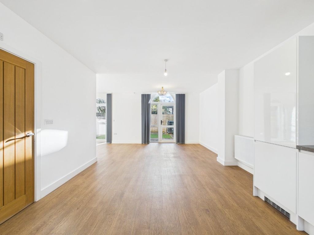 Property photo 2 of 37 Cam01530G0-Pr0358-Still008.Jpg