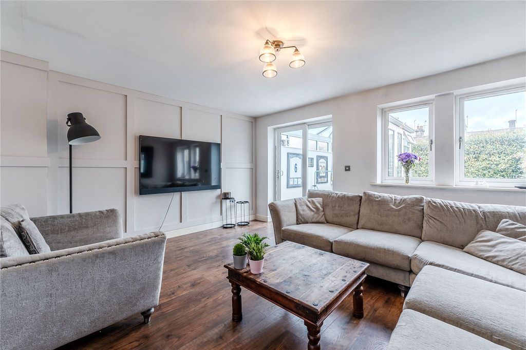 Property photo 2 of 14 Picture No. 13