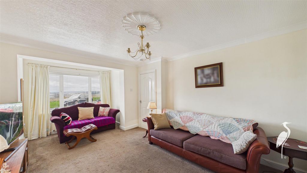 Property photo 3 of 21 Lounge