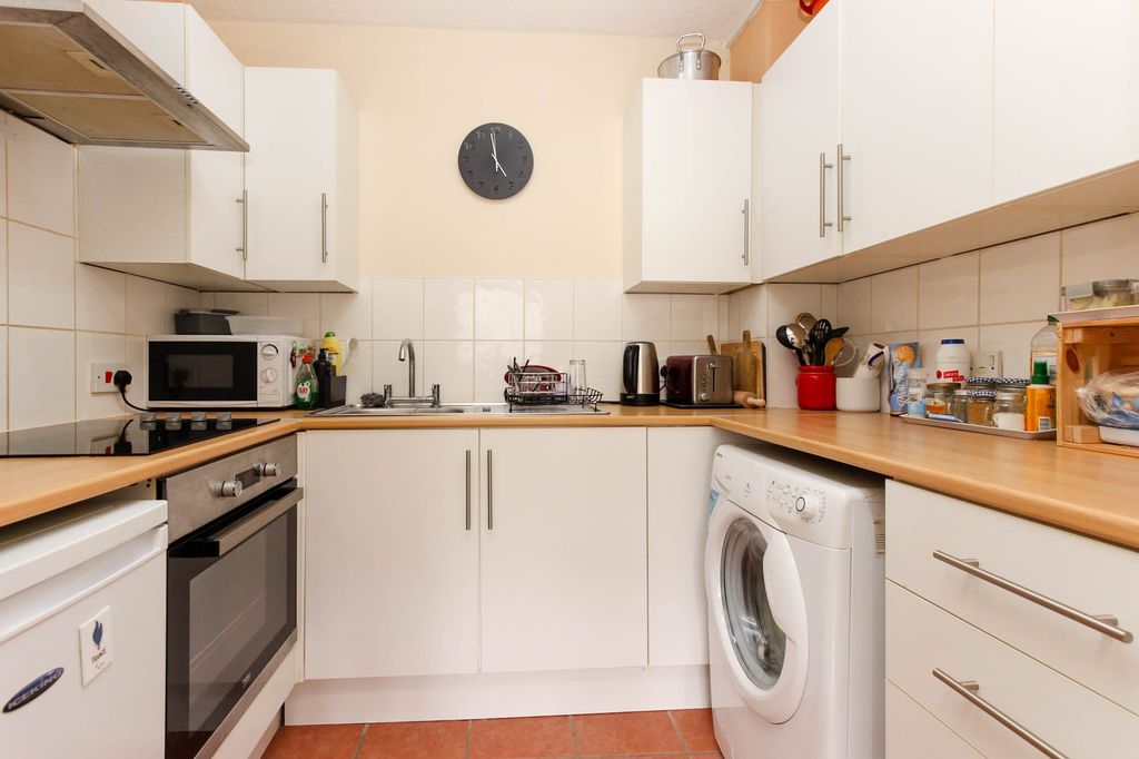 Property photo 2 of 6 Kitchen