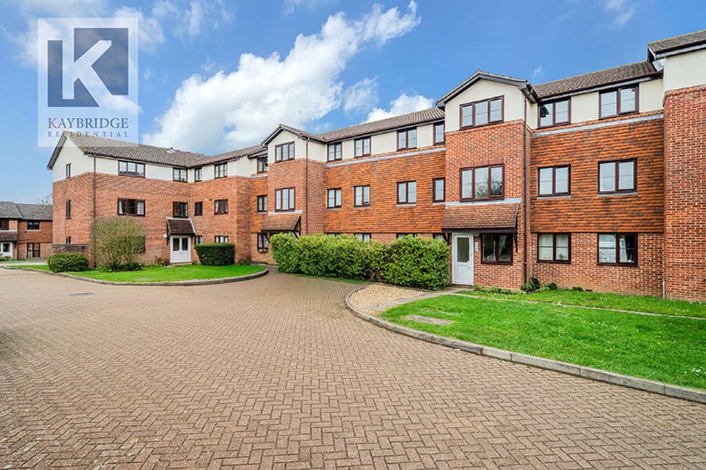 Property photo 1 of 8 Firle Court Yeomanry Close, Kt17 4Dd