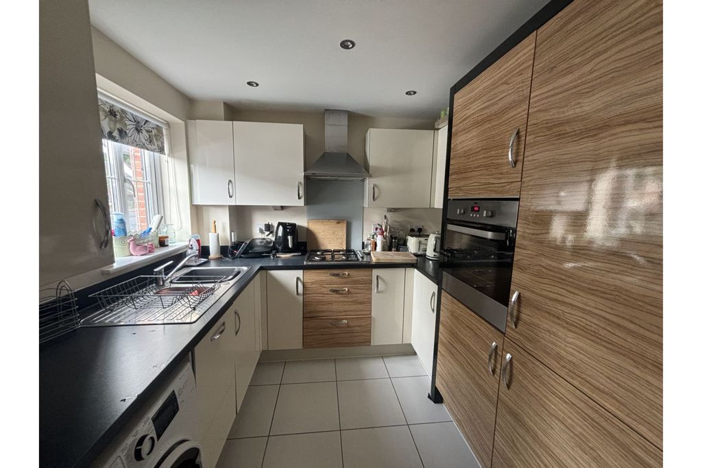 Property photo 2 of 10 Kitchen