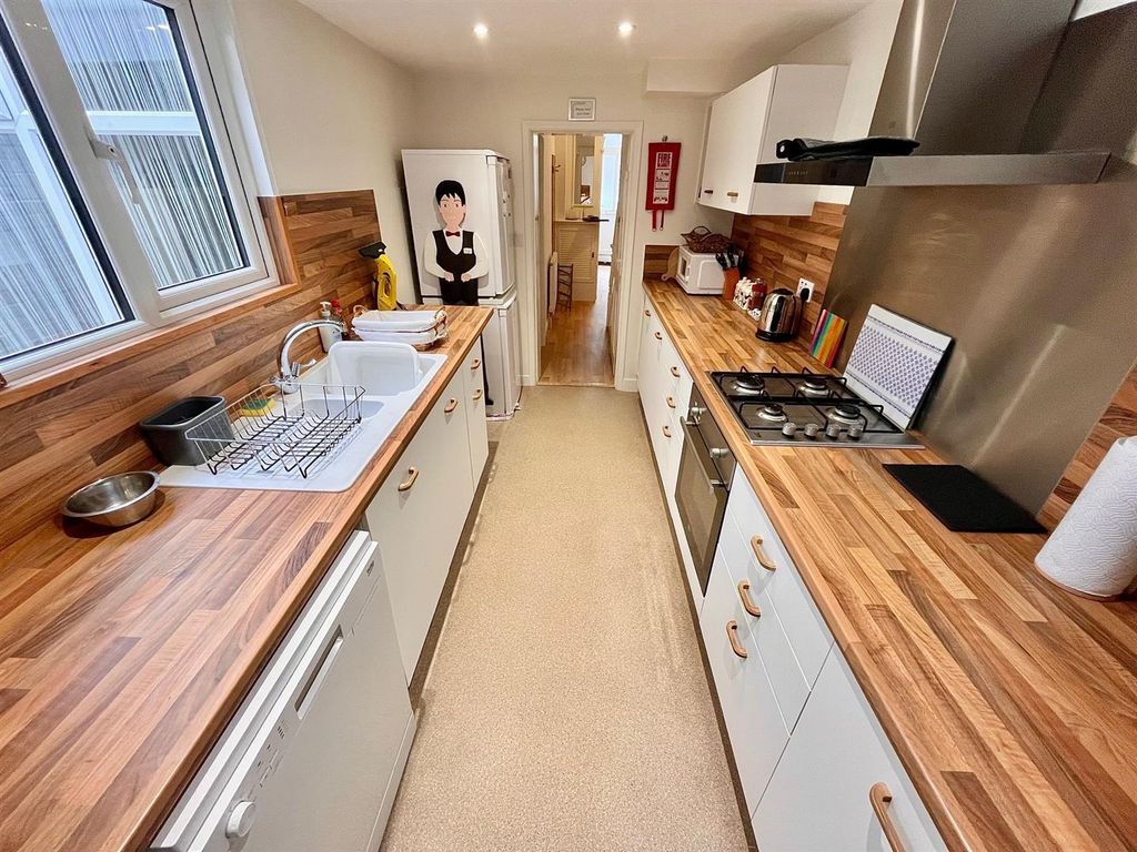Property photo 2 of 21 Kitchen