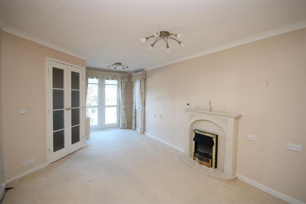 Property photo 2 of 14 Living/Dining Room